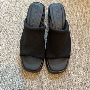 AEROSOLES Women's Black Mules